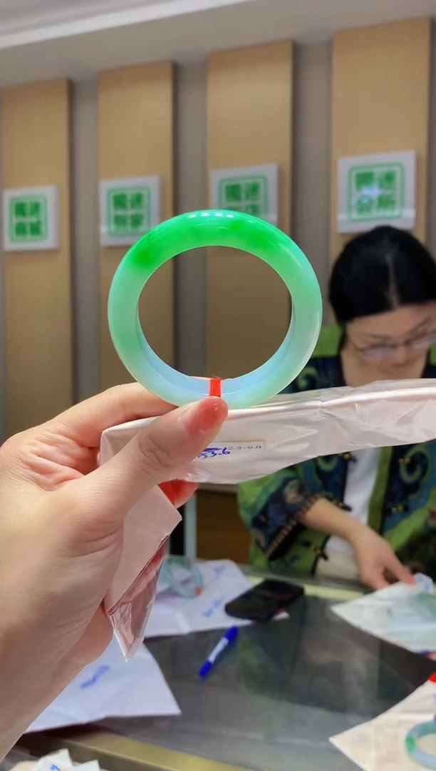 翡翠手镯未镶嵌-XX12 总价9万 定金2万