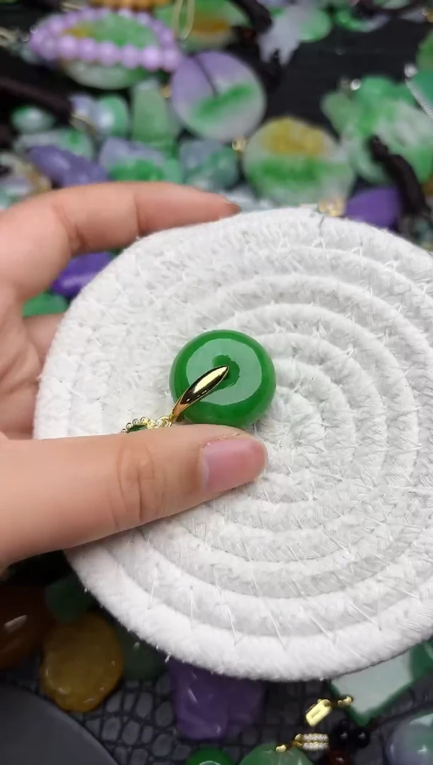 颈饰未镶嵌翡翠缅甸翡翠吊坠