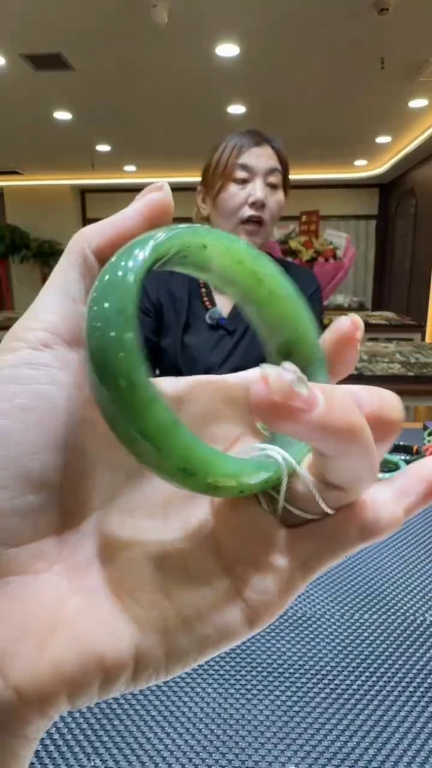 颈饰未镶嵌和田玉手镯60