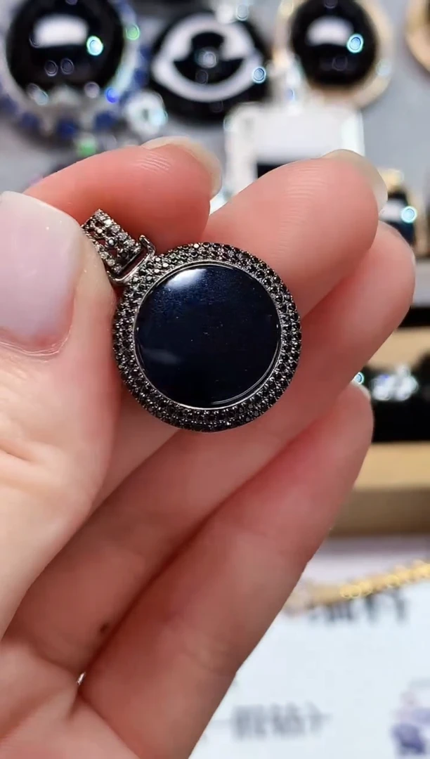 吊坠(不含链)18K金镶嵌翡翠GQY多样性发其一