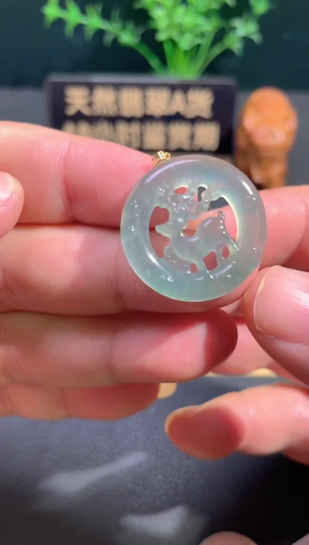 颈饰18K金镶嵌翡翠翡翠