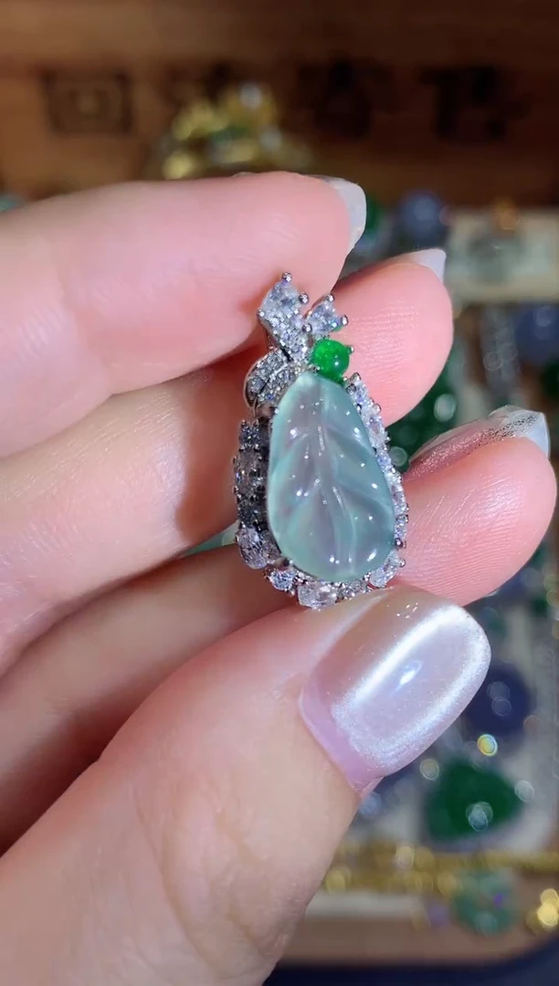 翡翠未镶嵌颈饰团购