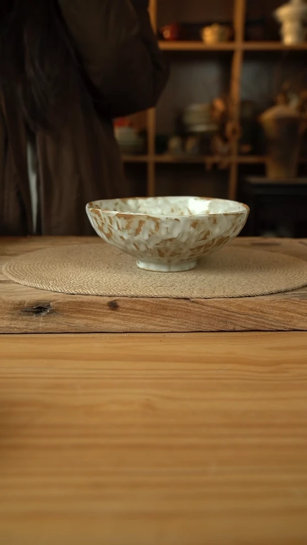 粉影系列的8英寸手捏汤碗1个