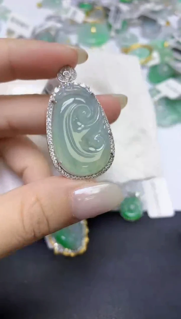 颈饰未镶嵌翡翠天然缅甸翡翠A货百元以上9元证书费自理