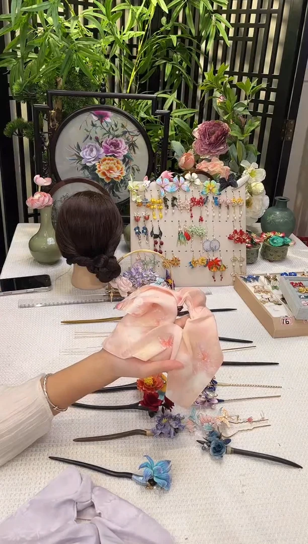 织绣粉色发圈D104