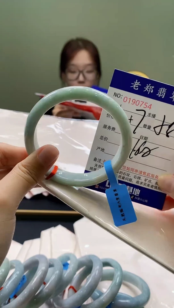 翡翠手镯未镶嵌AAAAAA