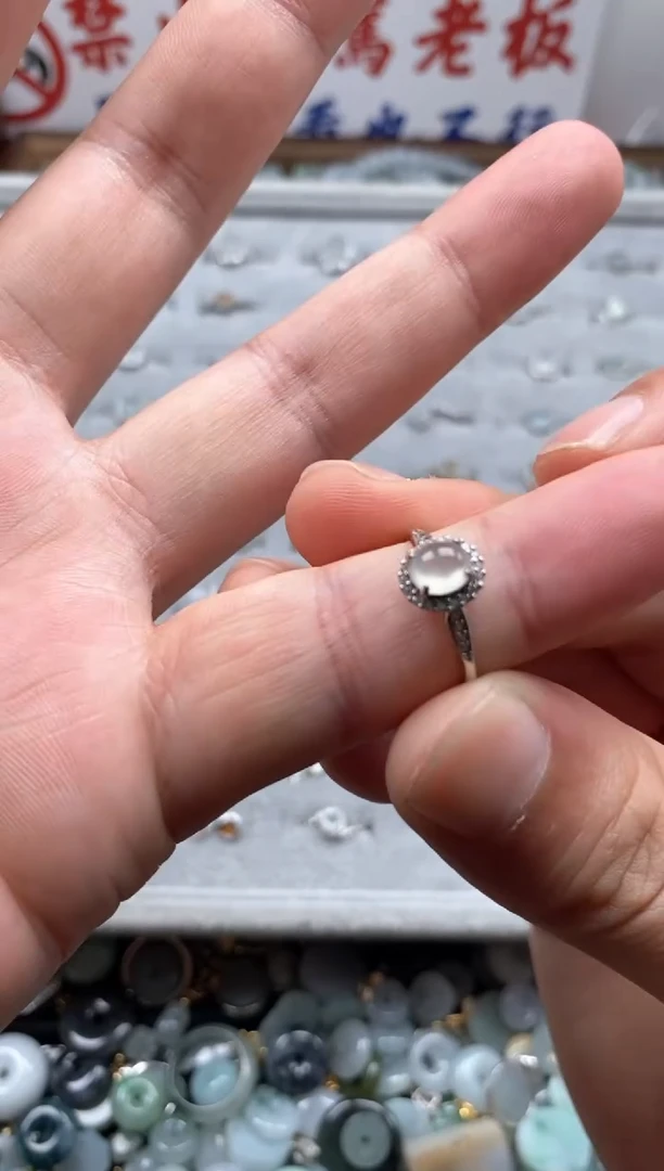 【闪购商品】翡翠颈饰未镶嵌哥哥