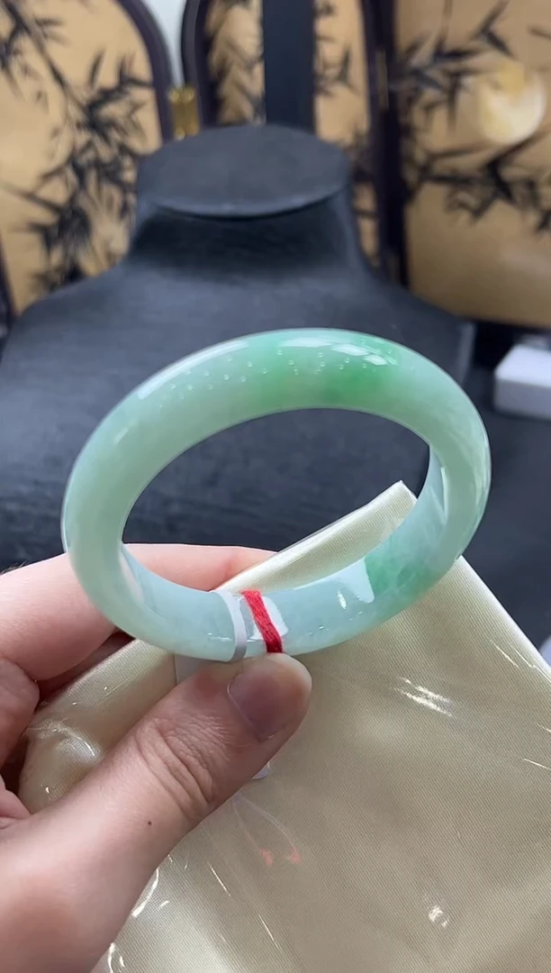 翡翠手镯未镶嵌手镯（52-53）