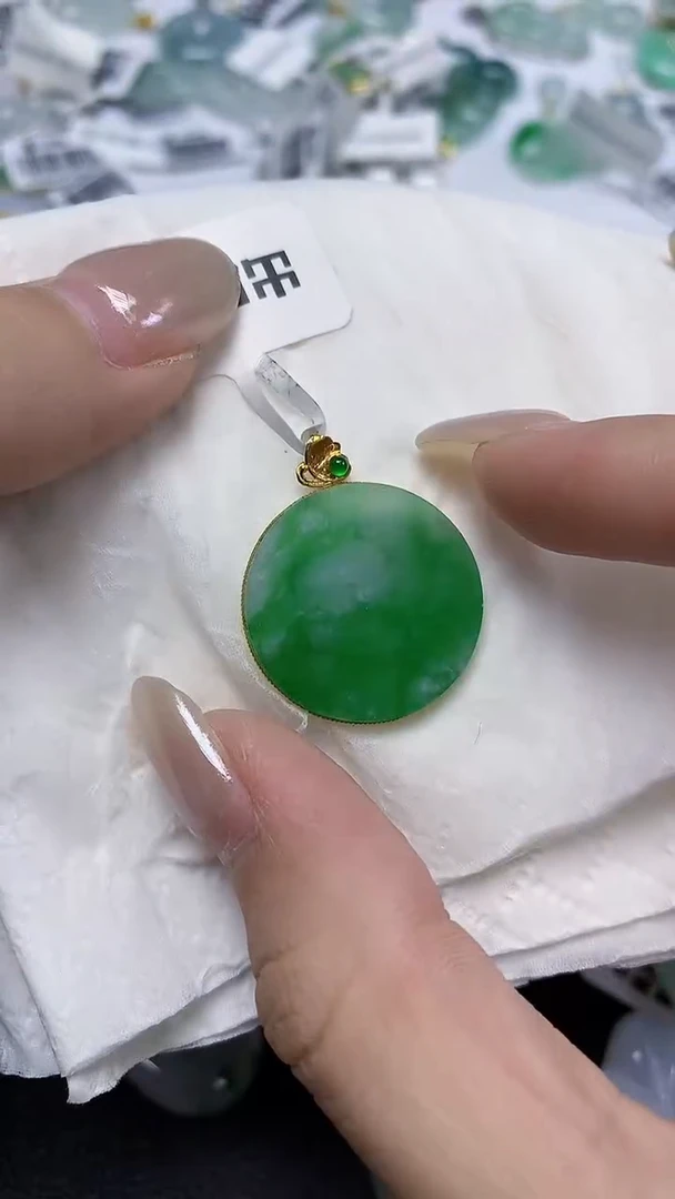 翡翠18K金镶嵌颈饰天然缅甸翡翠A货