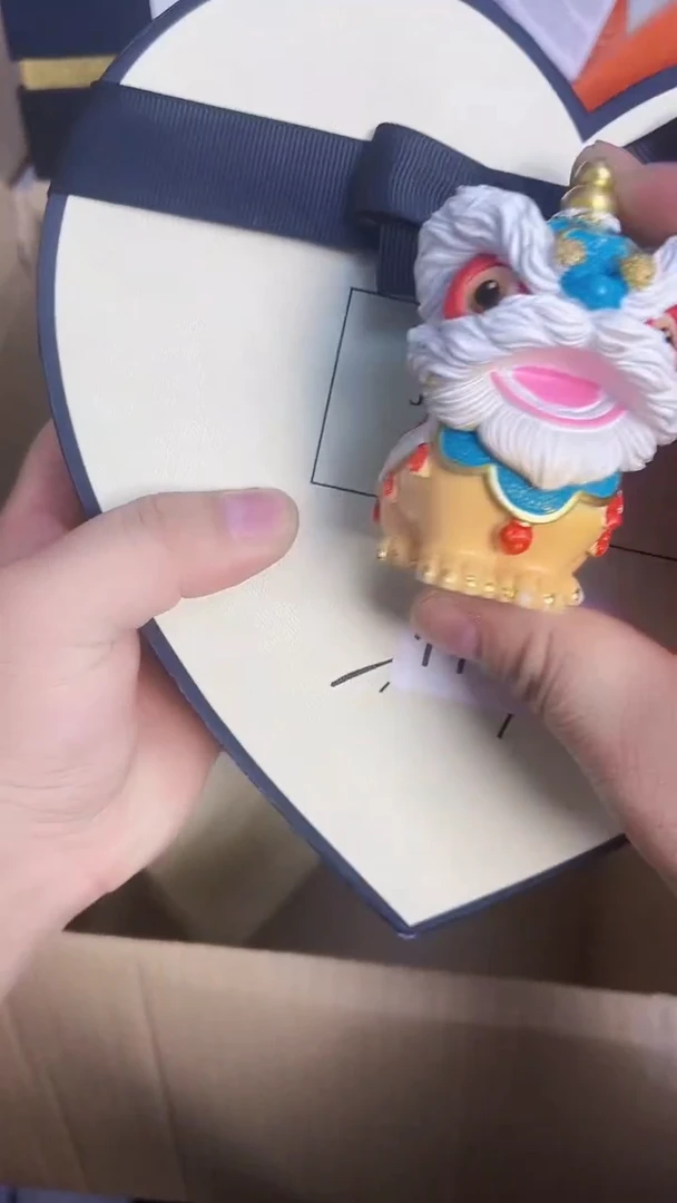 瓷片爱心礼盒    j