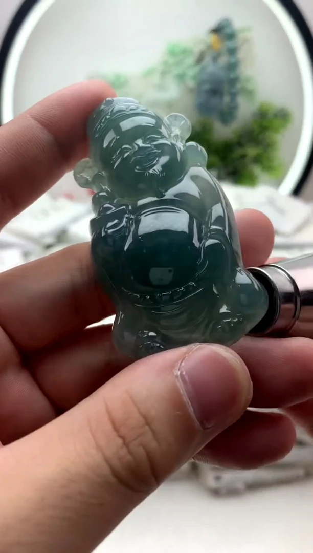 翡翠未镶嵌颈饰财神