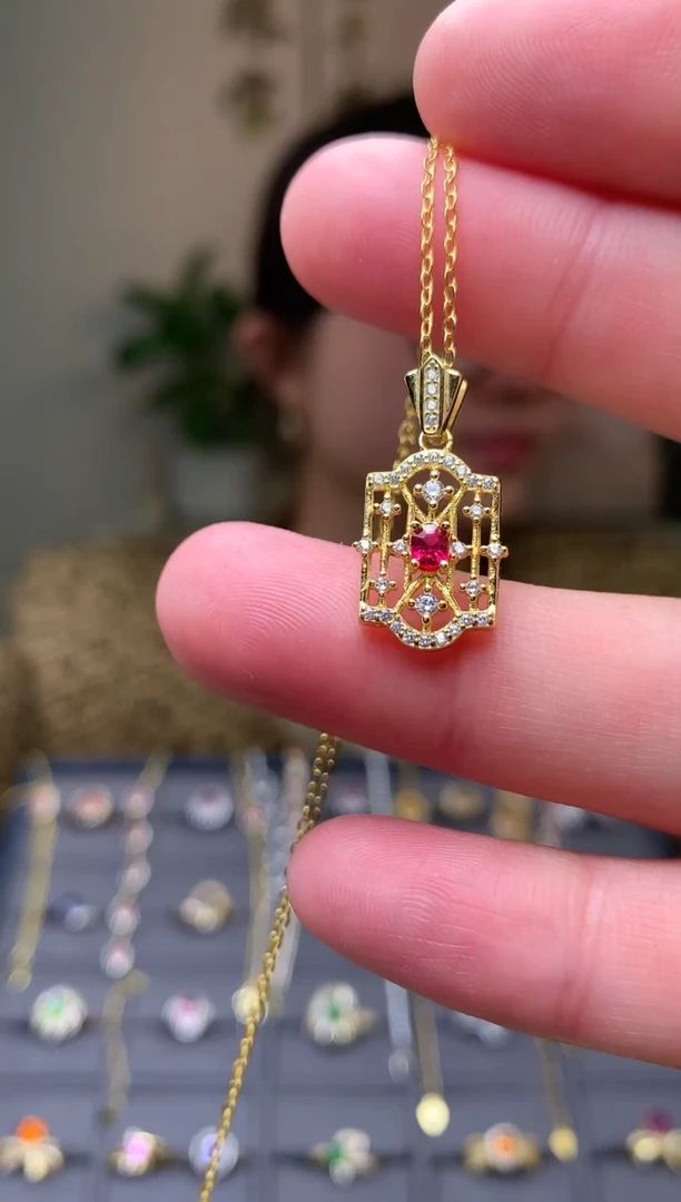 银S925镶嵌颈饰尖晶石吊坠