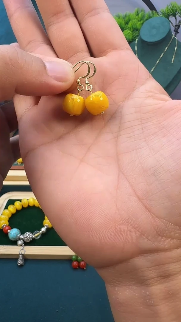 14K金镶嵌蜜蜡耳饰E01