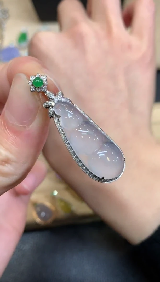 【闪购商品】翡翠颈饰18K金镶嵌水滴【无服务费