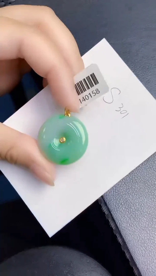 翡翠18K金镶嵌颈饰000000000