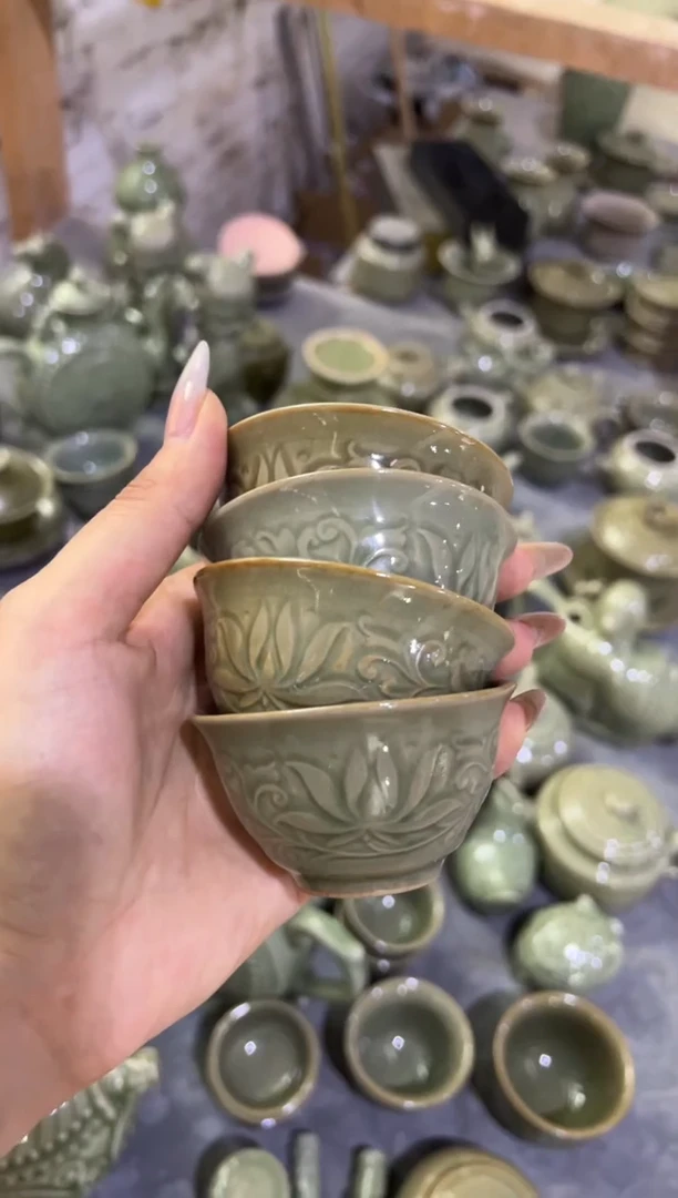 微瑕耀州窑青瓷莲纹小杯4只