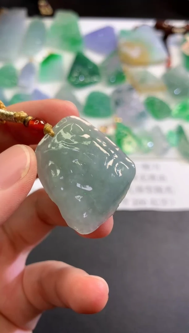 翡翠未镶嵌颈饰