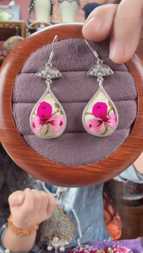 刺绣耳环125甜甜家