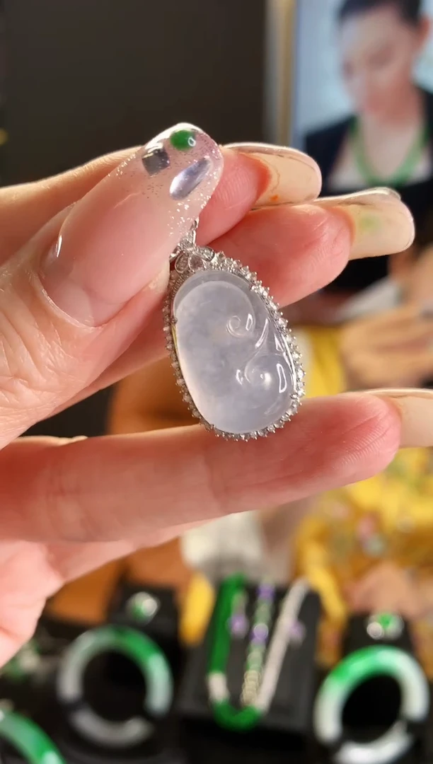 【闪购商品】翡翠吊坠(不含链)18K金镶嵌如意