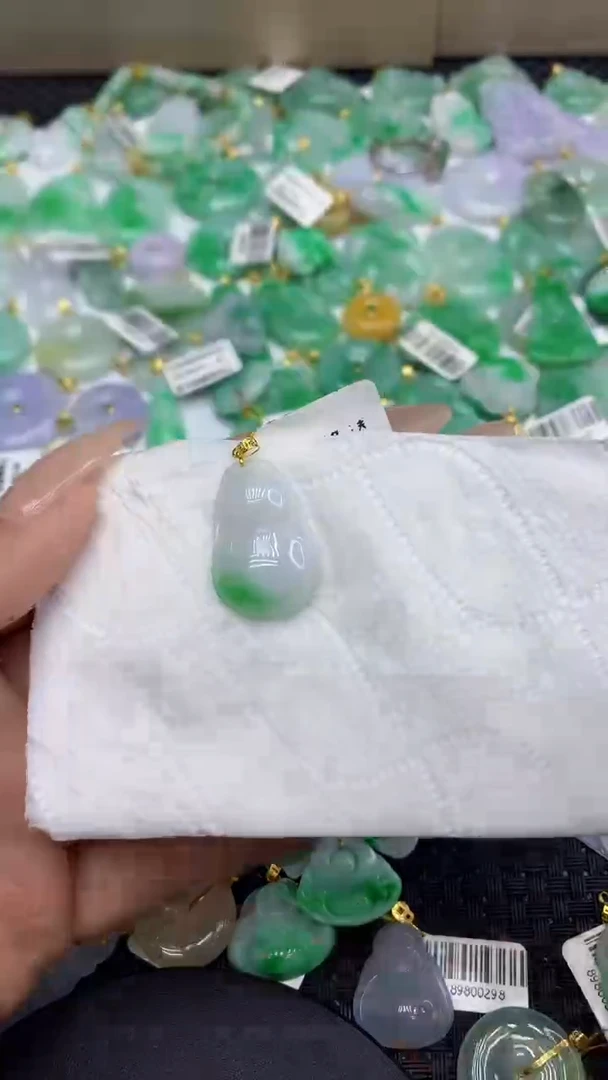 翡翠18K金镶嵌颈饰1111111