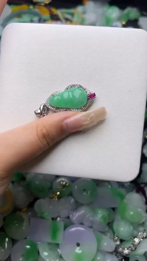 翡翠未镶嵌颈饰天然缅甸翡翠吊坠