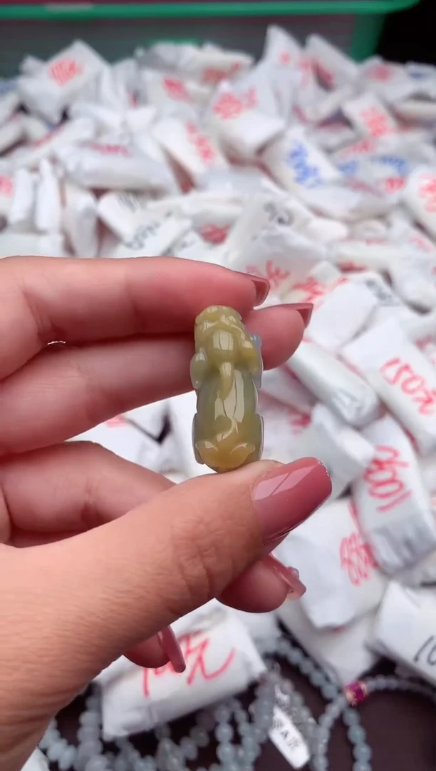 【闪购商品】翡翠挂件未镶嵌一