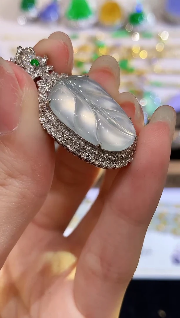 吊坠(不含链)18K金镶嵌翡翠多样性发其一