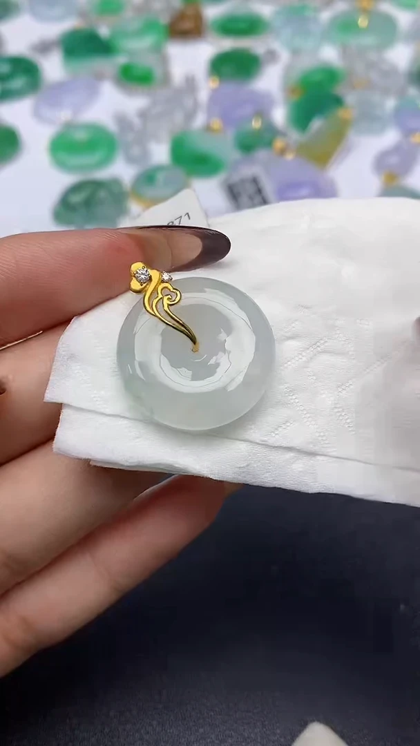 颈饰18K金镶嵌翡翠a货假一赔三支持复检百元上9元证书费自理