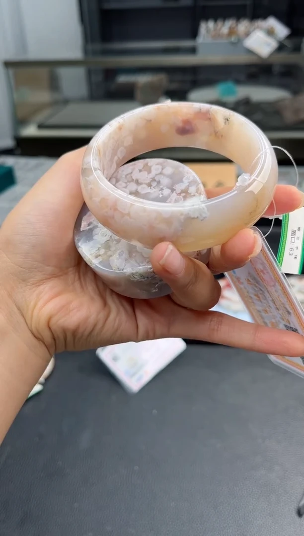 石英质玉手镯未镶嵌54圈口（赠送镯心）6600065