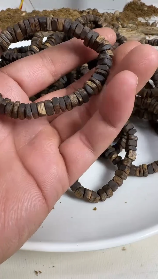 沉香碎屑沉香乌身0.7规格单圈5克板块珠