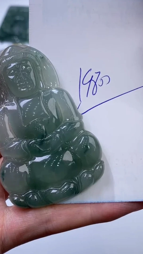 翡翠挂件未镶嵌成**g8