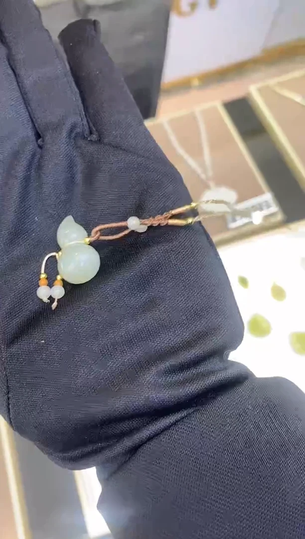 吊坠(赠链)未镶嵌和田玉葫芦吊坠 多样性发其一