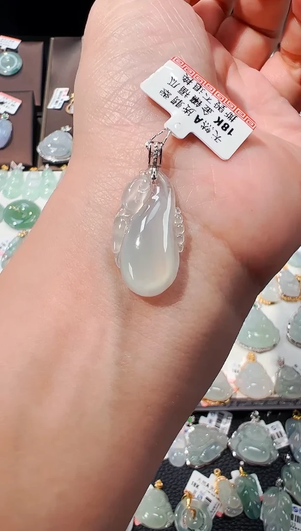 【闪购商品】翡翠吊坠(不含链)18K金镶嵌福瓜吊坠1143