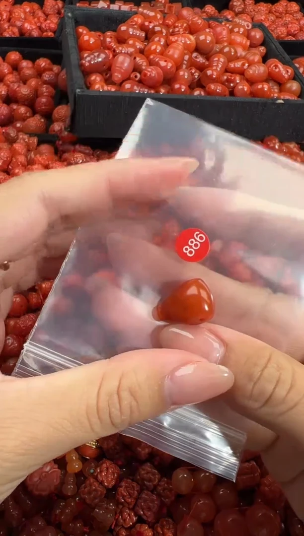 南红玛瑙未镶嵌颈饰1
