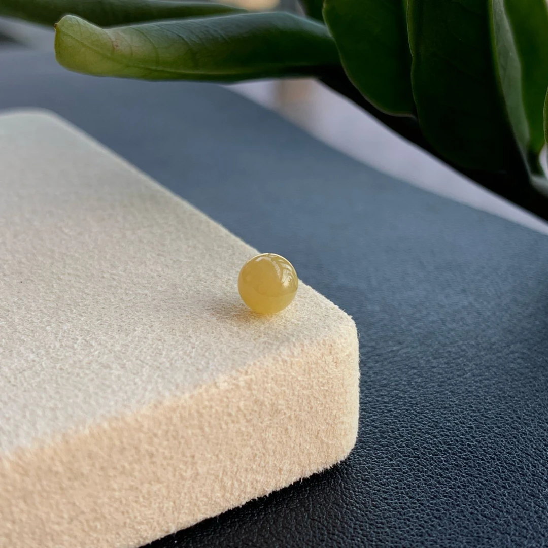 缅甸天然a货翡翠卡5.3mm冰黄