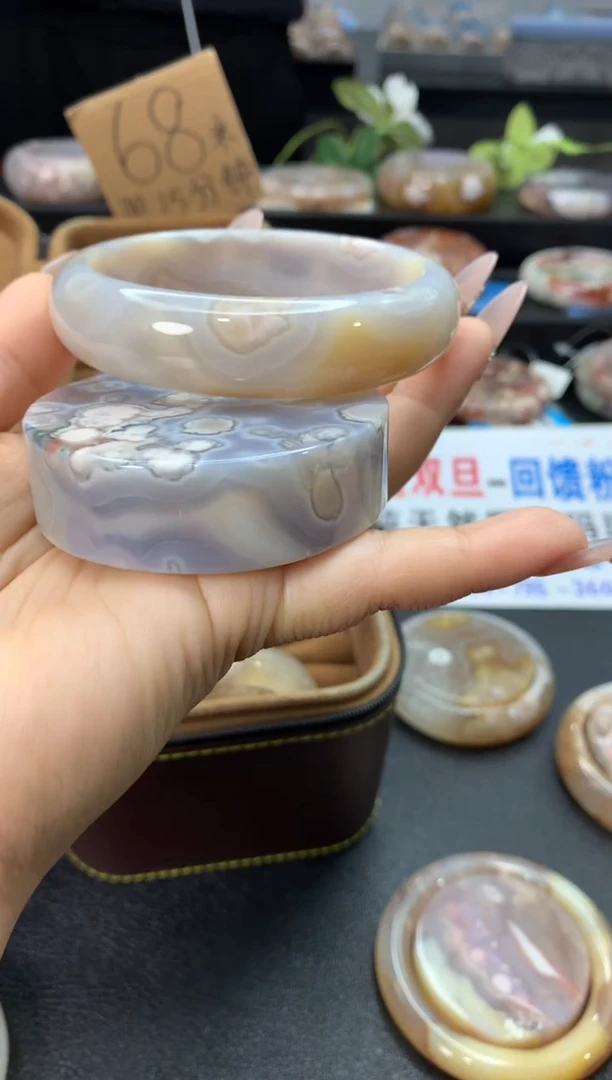 未镶嵌手镯石英质玉（64-65圈口）赠送镯心 无证书