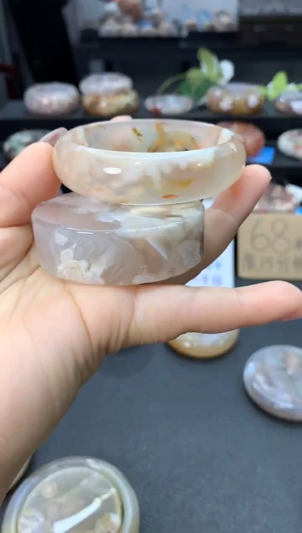 未镶嵌手镯石英质玉（56-57圈口）赠送镯心 无证书