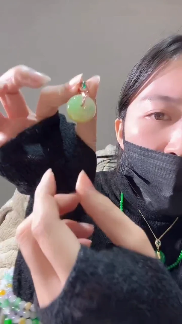 颈饰未镶嵌翡翠黄绿面包扣