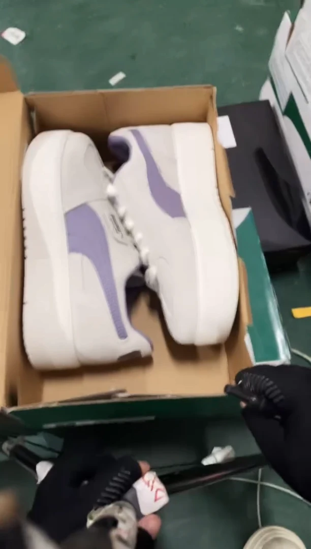 彪马时尚休闲运动鞋37M  RR49