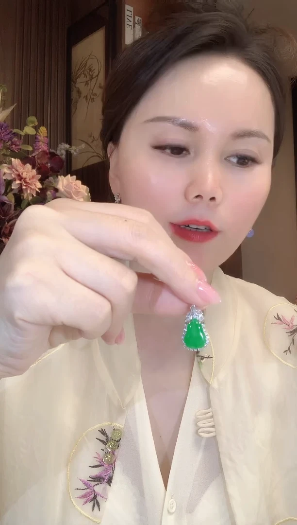 吊坠(不含链)18K金镶嵌翡翠D182