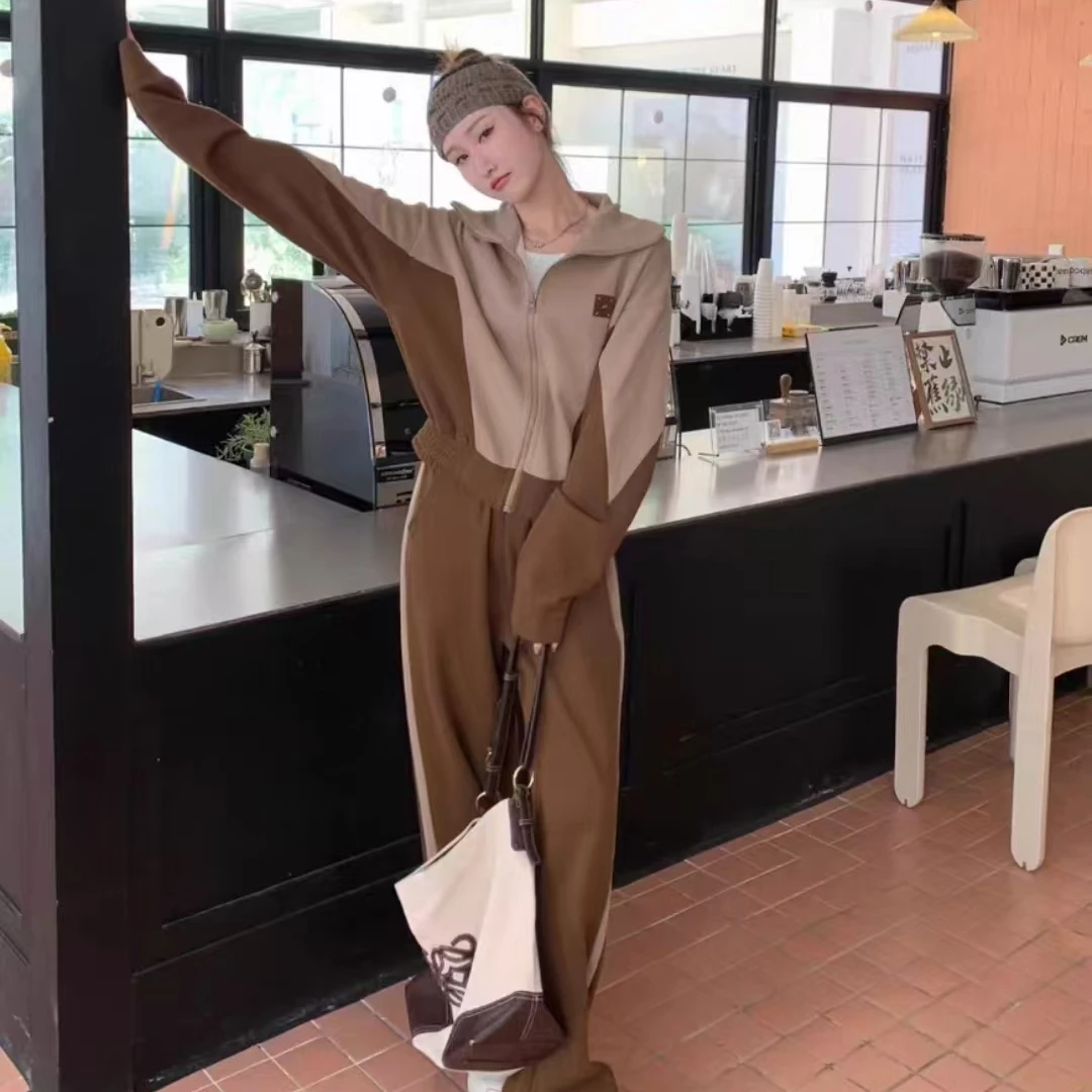 7897-运动风设计感（咖拼奶茶）运动套装