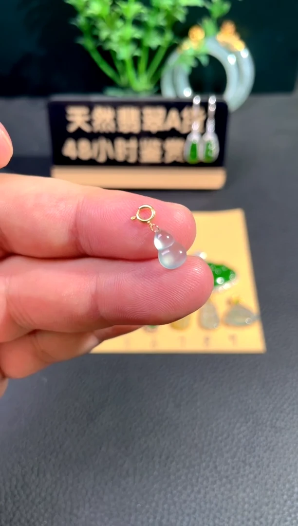 颈饰18K金镶嵌翡翠翡翠