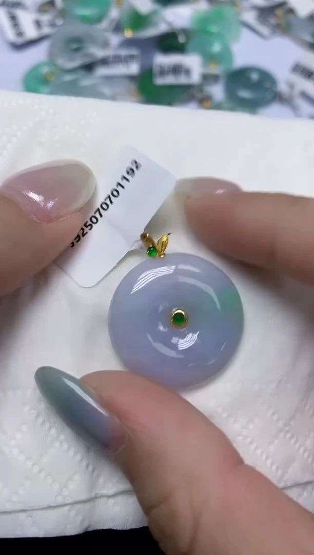 翡翠18K金镶嵌颈饰天然缅甸翡翠A货