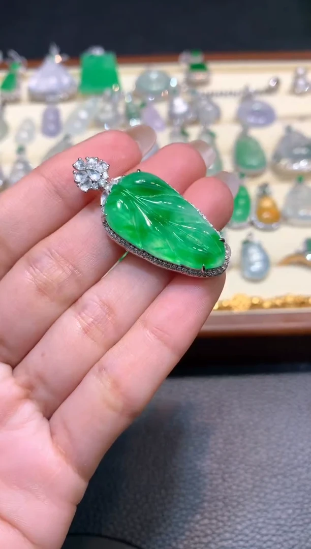 颈饰18K金镶嵌翡翠1