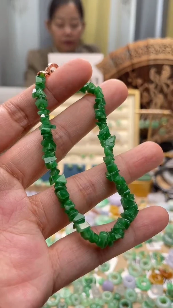 颈饰未镶嵌翡翠手串