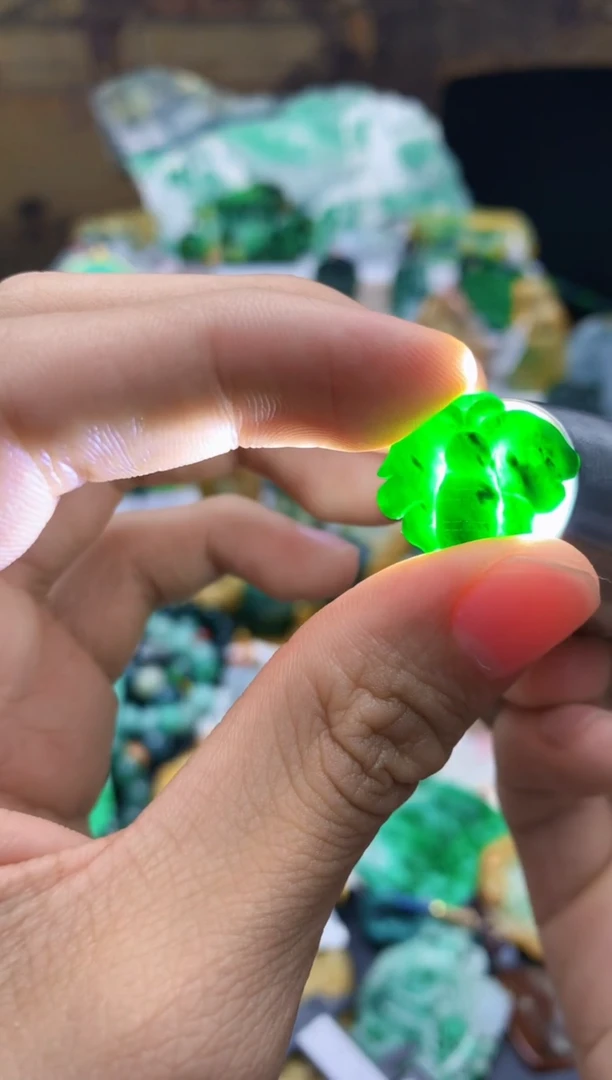 颈饰未镶嵌翡翠天然A货翡翠