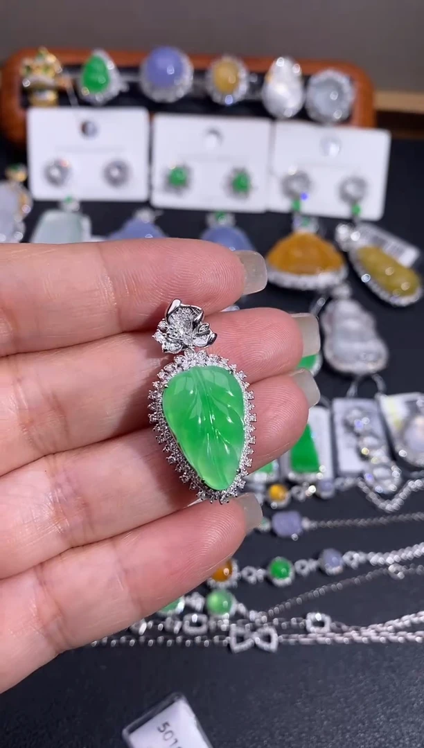 【闪购商品】翡翠吊坠(不含链)18K金镶嵌吊坠