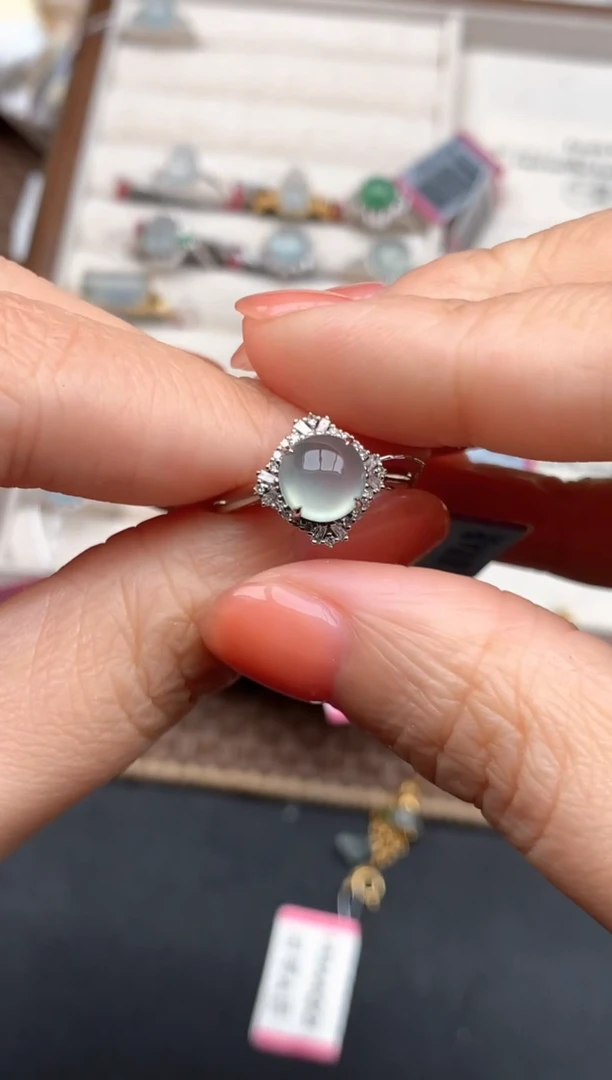 18K金镶嵌挂件翡翠1