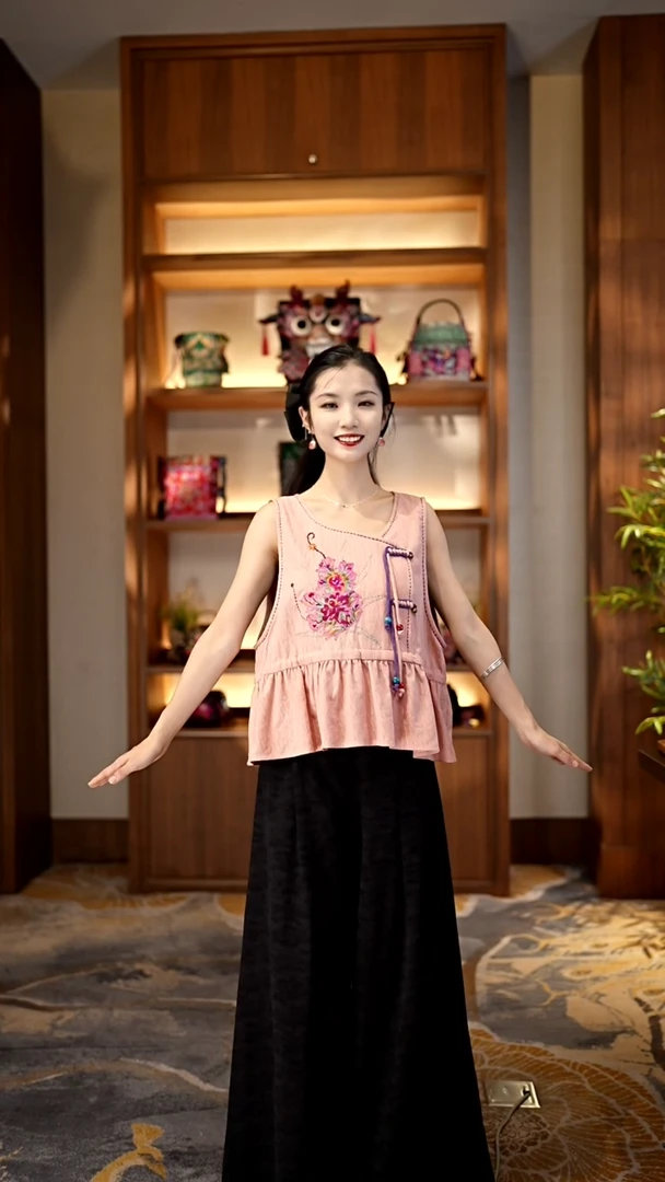 刺绣私人定制苗族手工衣服A9556