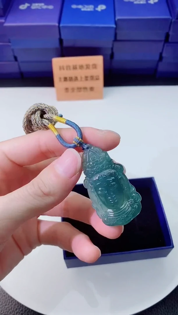 翡翠未镶嵌颈饰